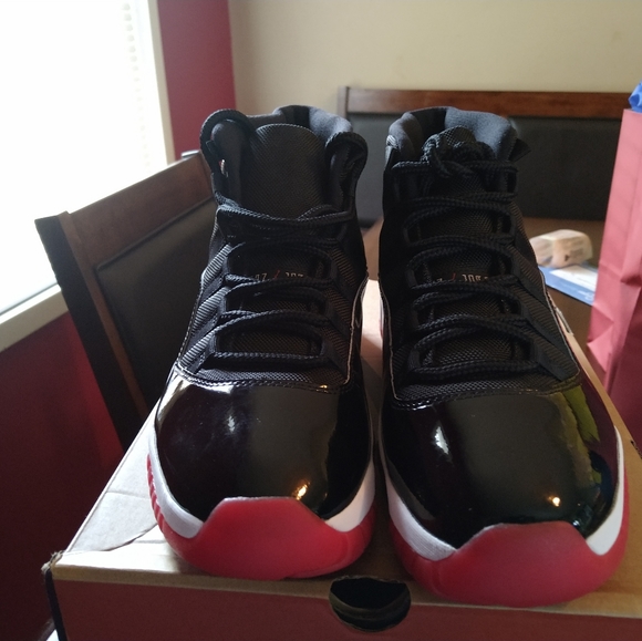 Athletic_Shoes